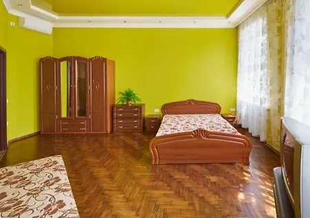 Two-bedroom возле пл.рынок *